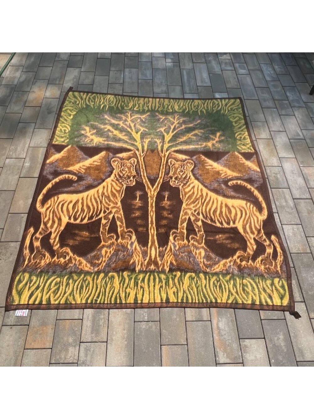 VTG Everest Eilat Tiger Scene Fleece Blanket Brown Orange Green Reversible